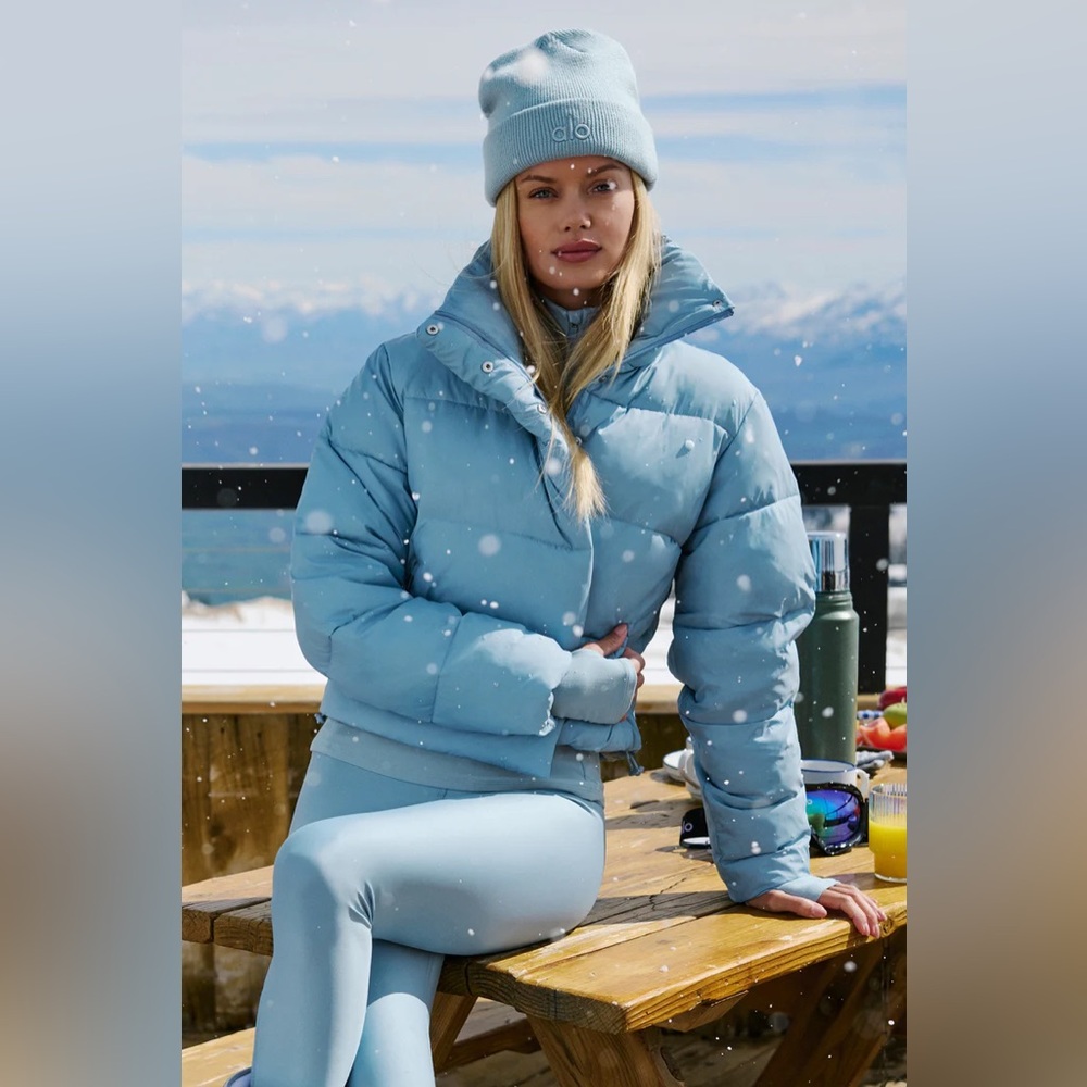 ALO Yoga gold rush puffer, celestial blue size small